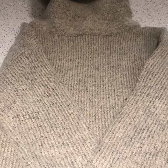 B.B Dakota sweater! - Picture 2 of 6